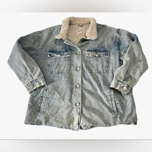 Woman’s Fleece lined jacket. (Medium)